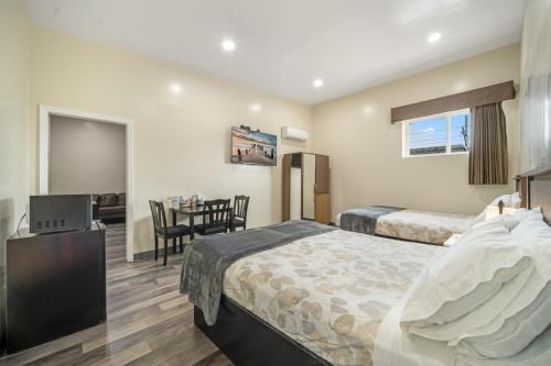 24 Hours Motel in Los Angeles, USA