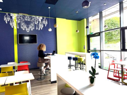 บริการและสิ่งอำนวยความสะดวก, ไอบิส บัดเจ็ท ลีดส์ เซ็นเตอร์ คราวน์ พอยท์ โร้ด (ibis budget Leeds Centre Crown Point Road) in ลีดส์ ซิตี้ เซ็นเตอร์