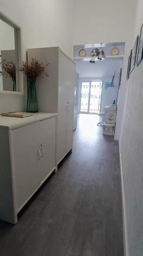 One-Bedroom Apartment image 4