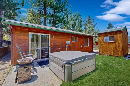 Meadow-Front Metcalf Bay Gem in Big Bear Lake, USA