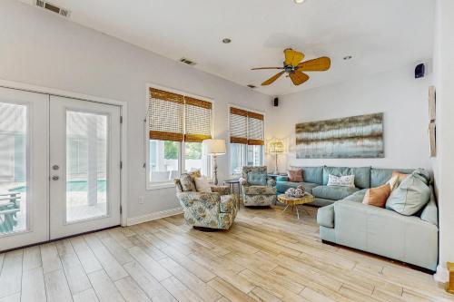 Captain Morgan's - Crystal Beach Subdivision near Beach Walk at Henderson Park Inn