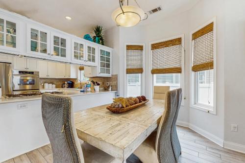 Captain Morgan's - Crystal Beach Subdivision near Beach Walk at Henderson Park Inn