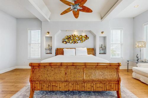 Captain Morgan's - Crystal Beach Subdivision near Beach Walk at Henderson Park Inn