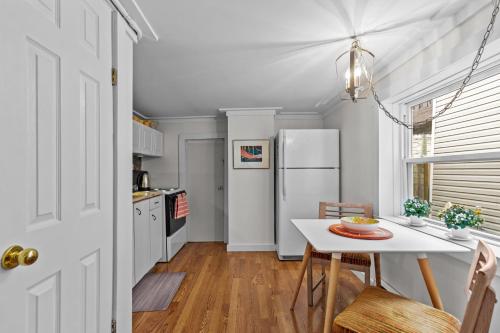 Bond St Flat With Private Zen Garden - Newfoundland and Labrador