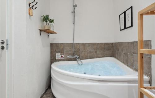 Bathroom, 3 Bedroom Amazing Home In Silkeborg in Silkeborg