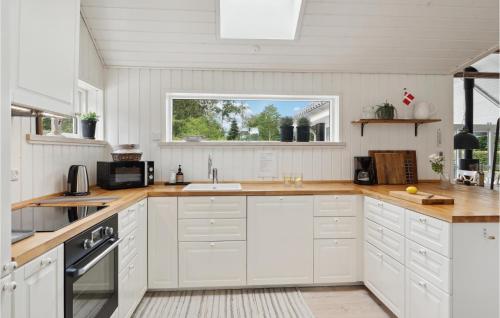 Kitchen, 3 Bedroom Amazing Home In Silkeborg in Silkeborg
