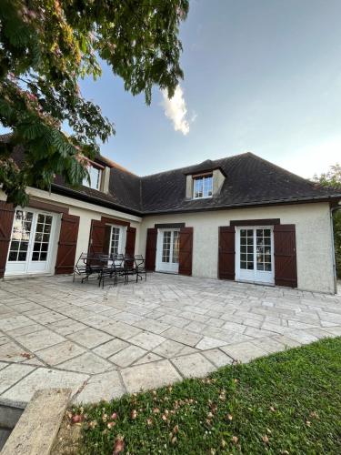Балкон/тераса, Villa Relax avec Piscine Privée à 90 min de Paris (Villa Relax avec Piscine Privee a 90 min de Paris) in Ervauville