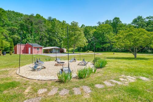 Virginia Nature Escape! Cozy Covington Cabin in White Sulphur Springs