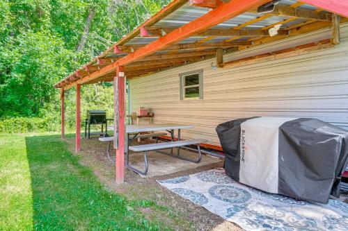 Virginia Nature Escape! Cozy Covington Cabin in White Sulphur Springs