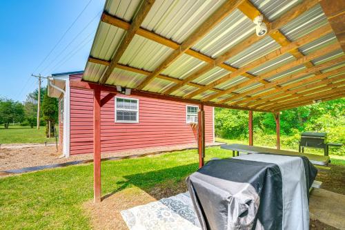 Virginia Nature Escape! Cozy Covington Cabin in White Sulphur Springs