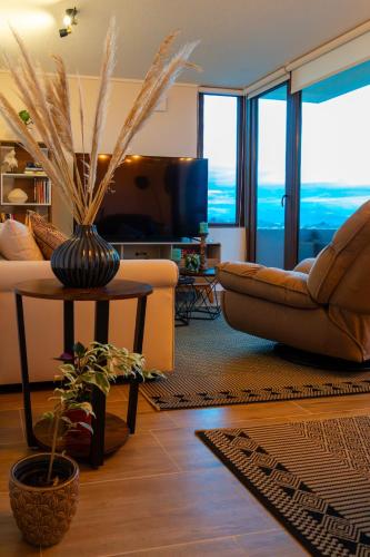 Modern apartment with ocean and volcano views, Pelluco