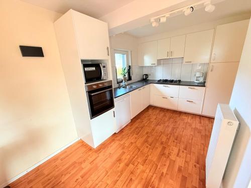Family home with sauna, 12p in Elkeringhausen