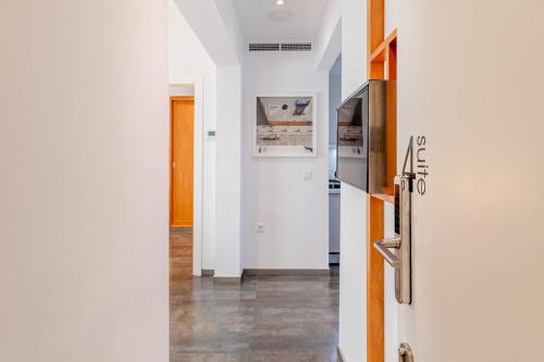One-Bedroom Superior Apartment image 6