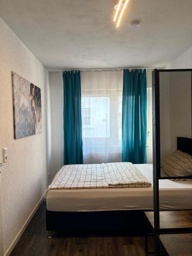 SiYen two with 24h Check-in in Lampertheim