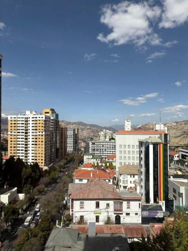 Apartamento con hermosa vista y soleado en Sopocachi - image 5