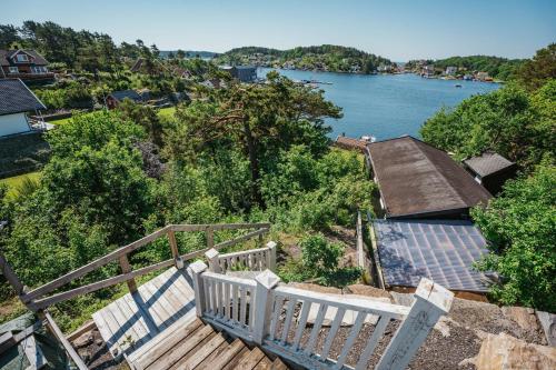 Must be experienced, Tømmerstø in Dvergsnes
