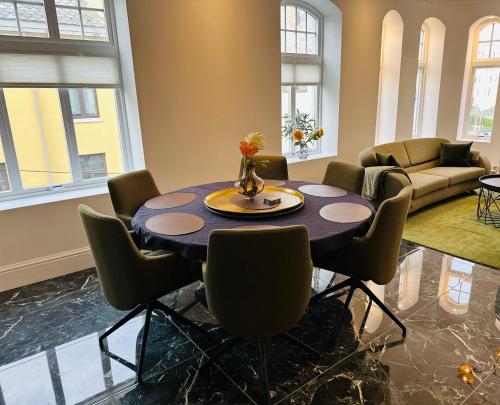 Elegant Three-Bedroom Apartment with Stunning Sea Views - Limited availability - Secure your booking in Alesund