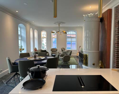 Elegant Three-Bedroom Apartment with Stunning Sea Views - Limited availability - Secure your booking in Alesund
