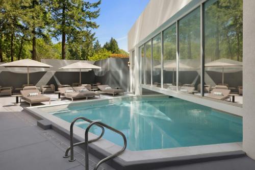 Crowne Plaza Portland - Lake Oswego an IHG Hotel - image 6
