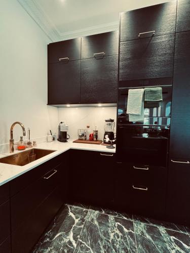 Elegant Three-Bedroom Apartment with Stunning Sea Views - Limited availability - Secure your booking in Alesund