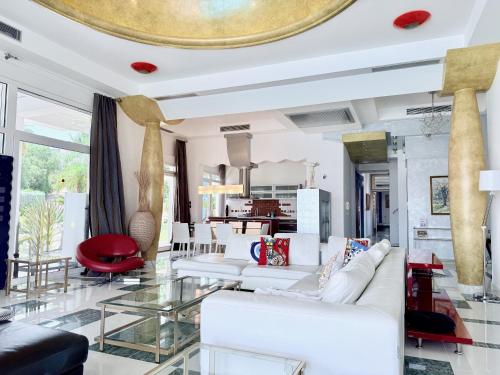 Grande Dame Villa - image 4