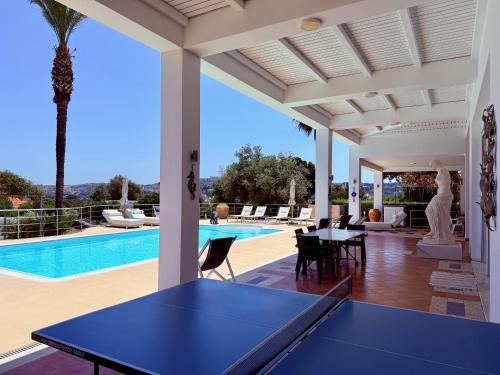 Five-Bedroom Villa with Private Pool and Sea View image 10