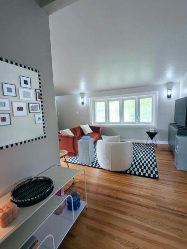 CASA GLAM - Pontiac in Featherstone