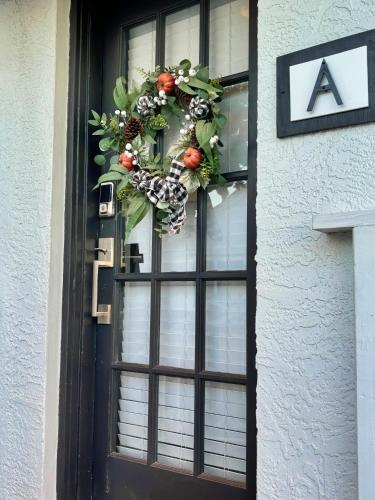 Walk to Best Eats and Shops and Stay in Style thumb 3