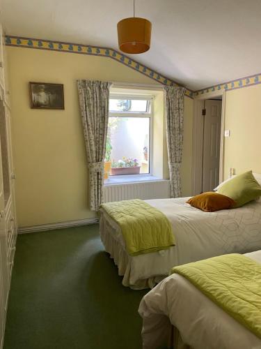 2 twin beds