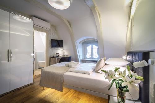 Photo 28 Golden Star