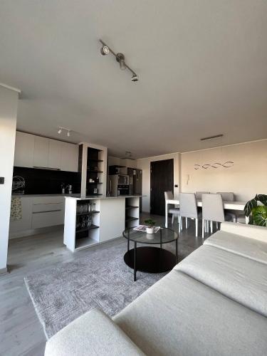 2BR/2BA, 5PAX, Vista Cordillera, 63m2, parking