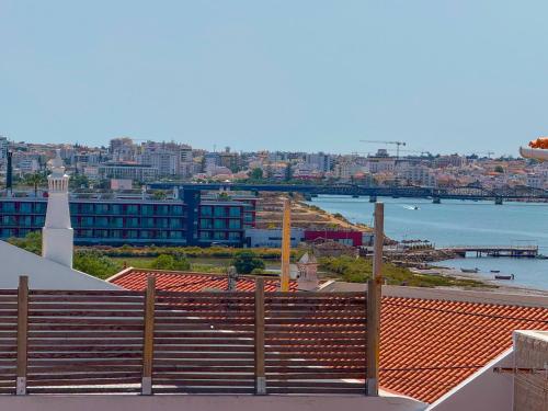 View, Riverside 3 Bdr Apartment with River View near Portimao in Estombar