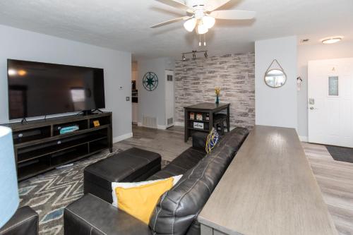 Modern Condo Central Huron Boat Basin Area in ヒューロン（OH）