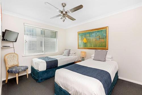 Collections Two-Bedroom Deluxe Apartment image 9