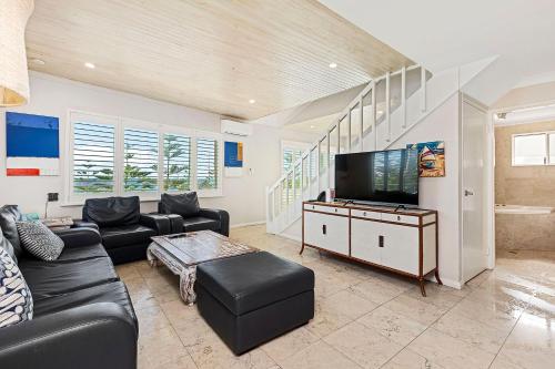 Collections Two-Bedroom Deluxe Apartment image 7