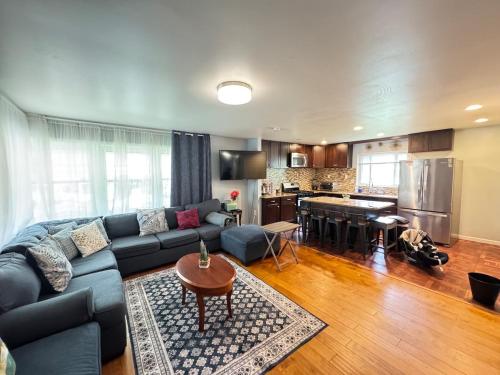 COZY Great Entire 8BR Home in Alexandria