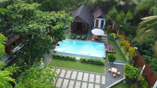 Swimming pool, Rue DeuxVilles Villa in Loon