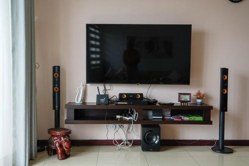 Three-Bedroom Apartment image 8