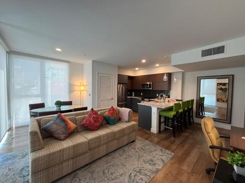 스테이즈프로 - 고져스 할리우드 LA's 베스트 로케이션 (StaysPro - GORGEOUS Hollywood LA's best location)_2_image