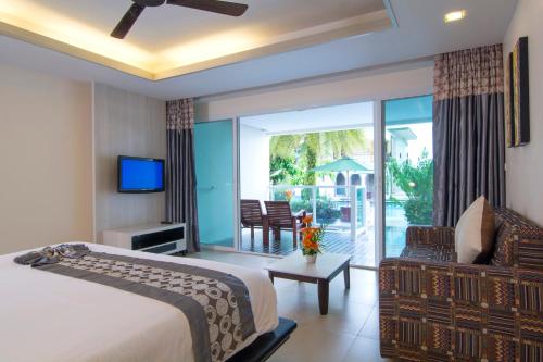 1 queen bed, 2 twin beds