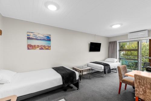 One-Bedroom Apartment image 8