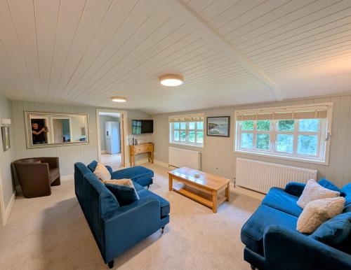 Beech Lodge - 3 Bedroom Chalet With Private Hot Tub in Tegryn