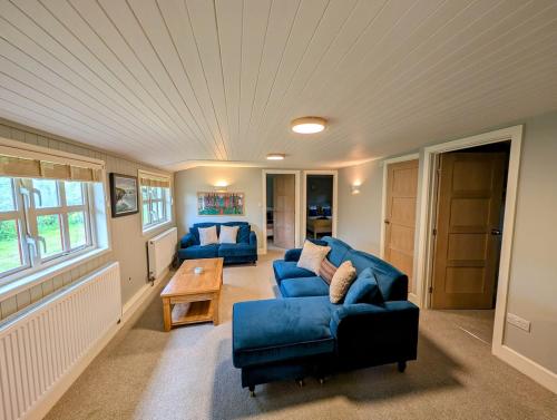 Beech Lodge - 3 Bedroom Chalet With Private Hot Tub in Tegryn