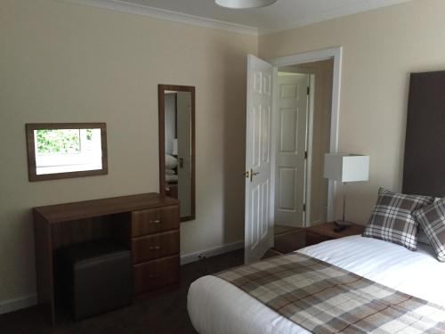 Bruce's Cottage - image 3