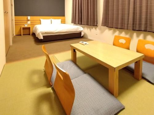 room detail thumbnail 1