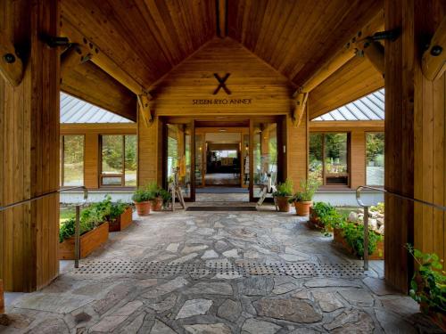 Exterior view, Yatsugatake Kiyosato Kogen Seisen-Ryo Hotel & Cottage in Hokuto