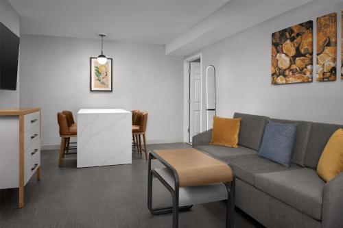 2 bedrooms, 3 beds