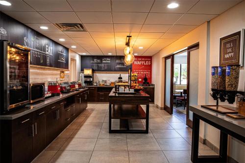 餐飲選擇, 索爾茲伯里歡朋酒店 (Hampton Inn Salisbury) in 索爾茲伯里