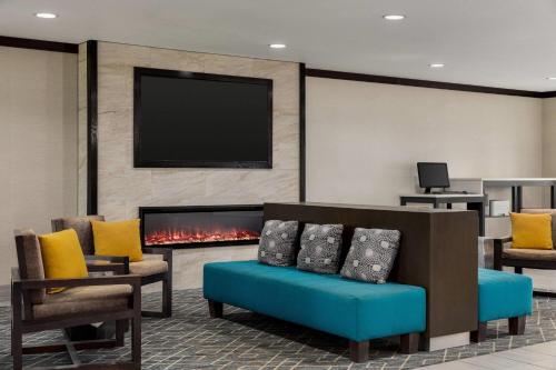 Lobby, La Quinta Inn & Suites by Wyndham Peru Starved Rock St Park  in Peru (IL)