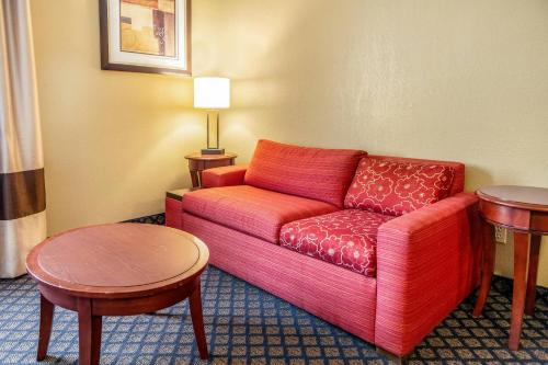Quality Inn & Suites - image 3